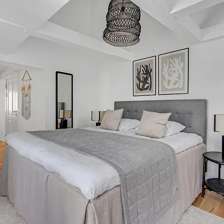 Comfortable And Spacious 3 Bedroom Villa With A Private Pool And A Sea View *